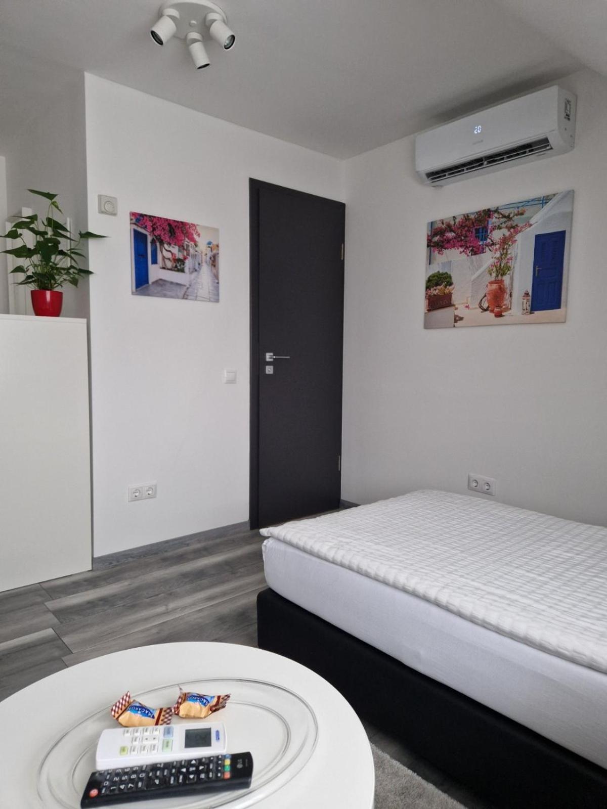 Nefelejcs Vendeghaz Hotel Godollo Exterior photo